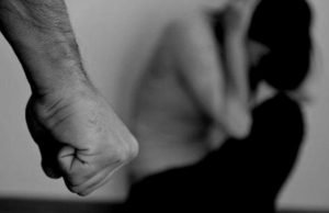 Vigilante embriagado espanca esposa de resguardo até abrir os pontos e depois fogeO caso aconteceu no domingo (8), em Manaus