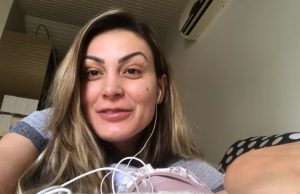Fora da igreja, Andressa Urach mostra coleção de calcinhas para seguidores