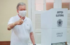 Arthur vota e bate palmas para ele mesmo: “Manaus mudou muito”Feliz