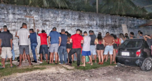 Polícia invade sítio e cancela festa com 200 pessoas no TarumãTodo fim de semana a mesma coisa