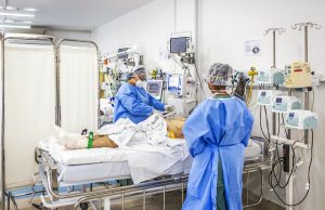 Brasil registra mais de 10 mil casos de Covid em 24hPandemia acelera