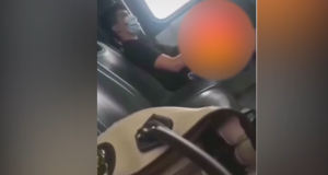 VÍDEO EM MANAUS: Maníaco sexual é filmado com o pênis para fora no busãoQue absurdo