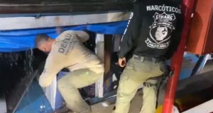 Polícia apreende uma tonelada de droga em embarcação no porto de Iranduba