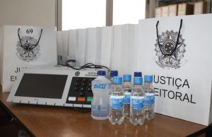 Eleitor só de máscara, sem febre e de preferência sozinhoDia do voto