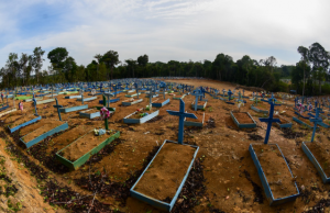 Prefeitura alerta e pede que povo não passe nem na porta dos cemitérios em ManausNão é o momento
