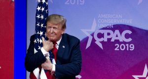 Perdendo nas urnas, Trump tenta parar apuração mas também perde na JustçaSem jogo