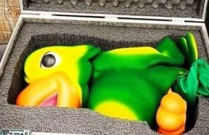 Boneco do Louro José é “sepultado” dentro de caixa na TV GloboRespeito