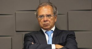 Guedes afirma que Brasil está “oficialmente saindo da recessão”Sério?