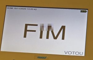 Idoso é preso por escrever número do candidato na urnaMeu Deus, vovô