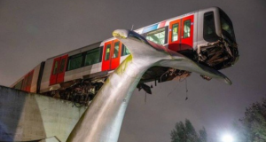 Trem descarrilhado é salvo por obra de arteQue sufoco!!