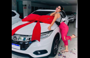 Vivian Amorim compra primeiro carro e vibra: “Transbordando de felicidade”Podendo