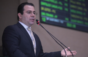 “Hapvida recebe R$ 60 milhões e oferece serviço precário ao professor do interior”, dispara WilkerDenúncia