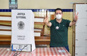 Wilker vota e espera que povo escolha Amazonino: “Grande gestor”Confiante