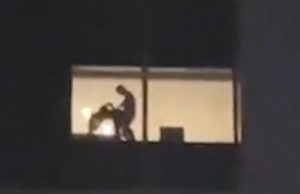 VÍDEO: Casal é filmado transando em plena festa religiosa