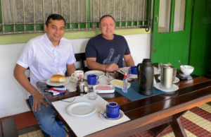 Pazuello nega prioridade ao Amazonas e decide distribuir vacinas por igualSem privilégios