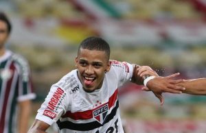 São Paulo vence, Flamengo empata e título está nas mãos do Tricolor paulistaFavorito