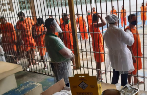 Presidiários do Amazonas são imunizados com vitamina C e Complexo BFortes