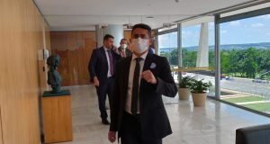 David garante R$ 112 milhões para abastecimento de água, energia solar e construção de banheiros em Manaus