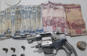 Droga, 12 presos e um adolescente apreendido no interior do AmazonasTráfico, arma e polícia