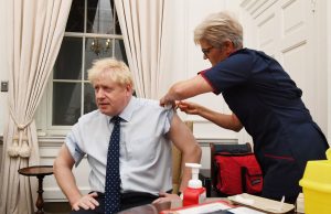 Reino Unido começa vacinação contra Covid na próxima semana