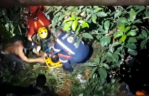 VÍDEO: HB20 atropela pedestre e ambos caem no igarapé do BaririAcidente na noite de terça-feira