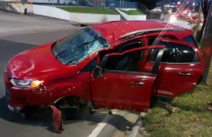 Casal fica ferido após capotar carro no CoroadoTrânsito