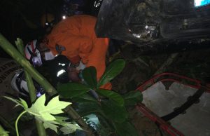 Em Manaus, motorista perde controle de carro e cai em cratera; veja o vídeoA rua não tem saída, somente um barranco no final da via que a vítima não viu
