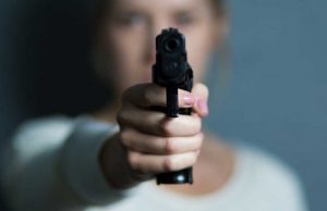 Idosa é assaltada por duas mulheres após sacar R$ 4,8 mil no Parque DezSaidinha de banco