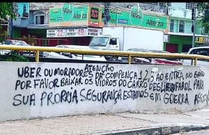 Polícia faz Comando Vermelho apagar ameaça pichada para moradores da CompensaMoral