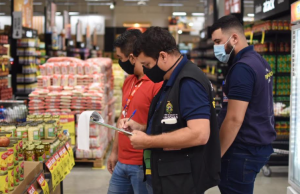 Supermercados de Manaus metem a mão no bolso do consumidor neste NatalAbsurdo