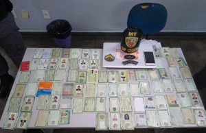 Com a boca na botija, idoso é preso com 84 documentos falsos aplicando golpe em agência Ocriminoso de 65 anos, foi enjaulado pelo crime de tentativa de estelionato e falsificação de documento público