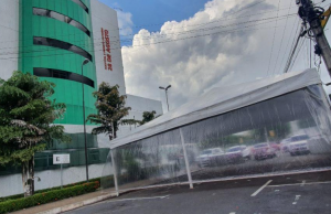 Hospitais de Manaus voltam a montar tendas para isolar doentes