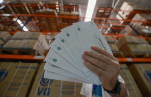 Prefeitura entrega mais uma remessa de cartões do programa ‘Nossa Merenda’