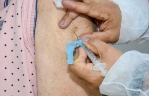 David Almeida determina antecipação da vacinação dos idosos de 75 a 79 anosCom a antecipação, os idosos podem procurar um dos cinco pontos de vacinação montados nas quatro zonas de Manaus