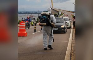 Mais de dois mil veículos foram sanitizados em barreiras na Ponte Rio NegroTodos os dias mais de 900 veículos passam pelas principais entradas da capital