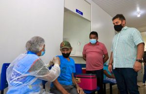 Em Barreirinha, 2ª etapa de vacinação contra Covid-19 abrange público da 3ª idade com mais de 75 anos Cerca de 270 idosos serão vacinados com a primeira dose da vacina de Oxford/AstraZeneca, a segunda estará disponível a partir de 28 de abril