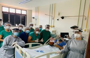 Amazonense transferido para São Luís ganha bolo de aniversário da equipe do hospital