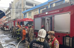 Depósito de calçados em chamas no Centro de ManausSinistro