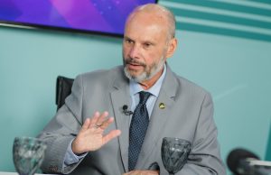 TCE decide multar prefeituras por falta de transparência na vacinação do Amazonas