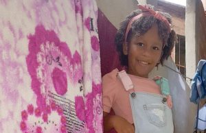 Bala perdida mata Alice Pampola, de apenas 5 anos, no quintal de casaMisericórdia