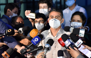 David afirma que ninguém furou fila e proíbe servidores de postarem fotos tomando vacinaTreta
