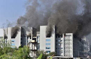 Fábrica de vacinas da Covid pega fogo e cinco funcionários morrem no incêndio