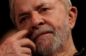 Lula pega Covid em Cuba, fica preso em quarentena e pede pressa com a vacina