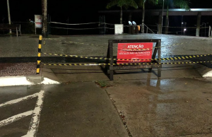 Prefeitura manda reduzir luzes da Ponta Negra para evitar aglomeraçõesPandemia