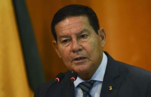 Mourão chama os “fura-filas” da vacina de pessoas “sem caráter”