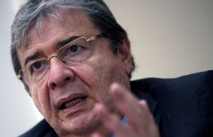 Ministro da Defesa colombiano morre vítima de Covid