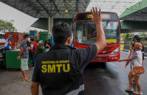 Prefeitura afirma que 100% da frota de ônibus está na rua e sem aglomerações