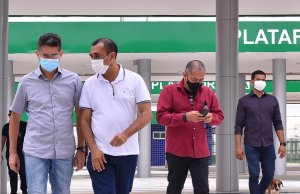 David Almeida chama T6 de Arthur Neto de “bela plataforma onde não passa ônibus”Problema