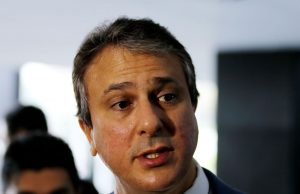 Governador do Ceará suspende aulas presenciais por causa da CovidPandemia