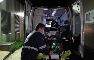 Seis pacientes com Covid deixam Coari em busca de cura em Manaus